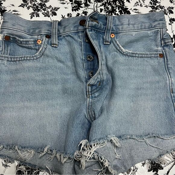 Madewell Relaxed Denim Distressed Shorts in Cedarcroft Wash Women’s Size 23 - Picture 3 of 9